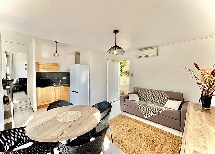 מלון דירות Canella 4*